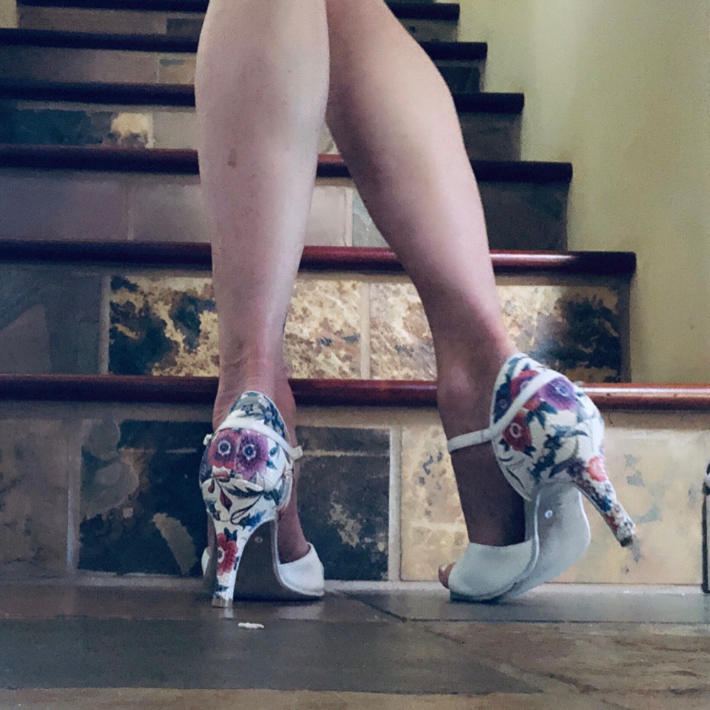 T strap Argentine tango heel.